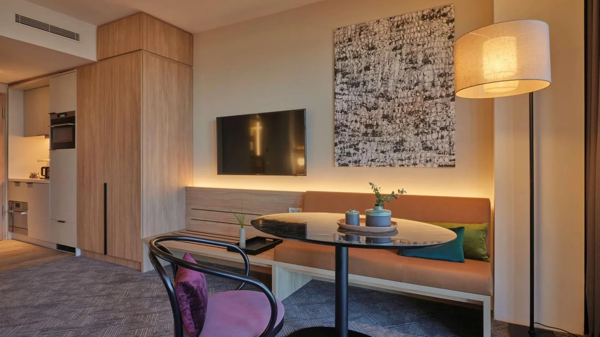 Adina Apartment Hotel Múnich